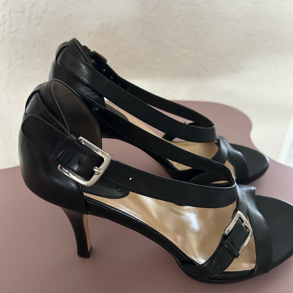 Cole Haan NIKE Air Pumps - Black
Like New - Picture 4 of 8